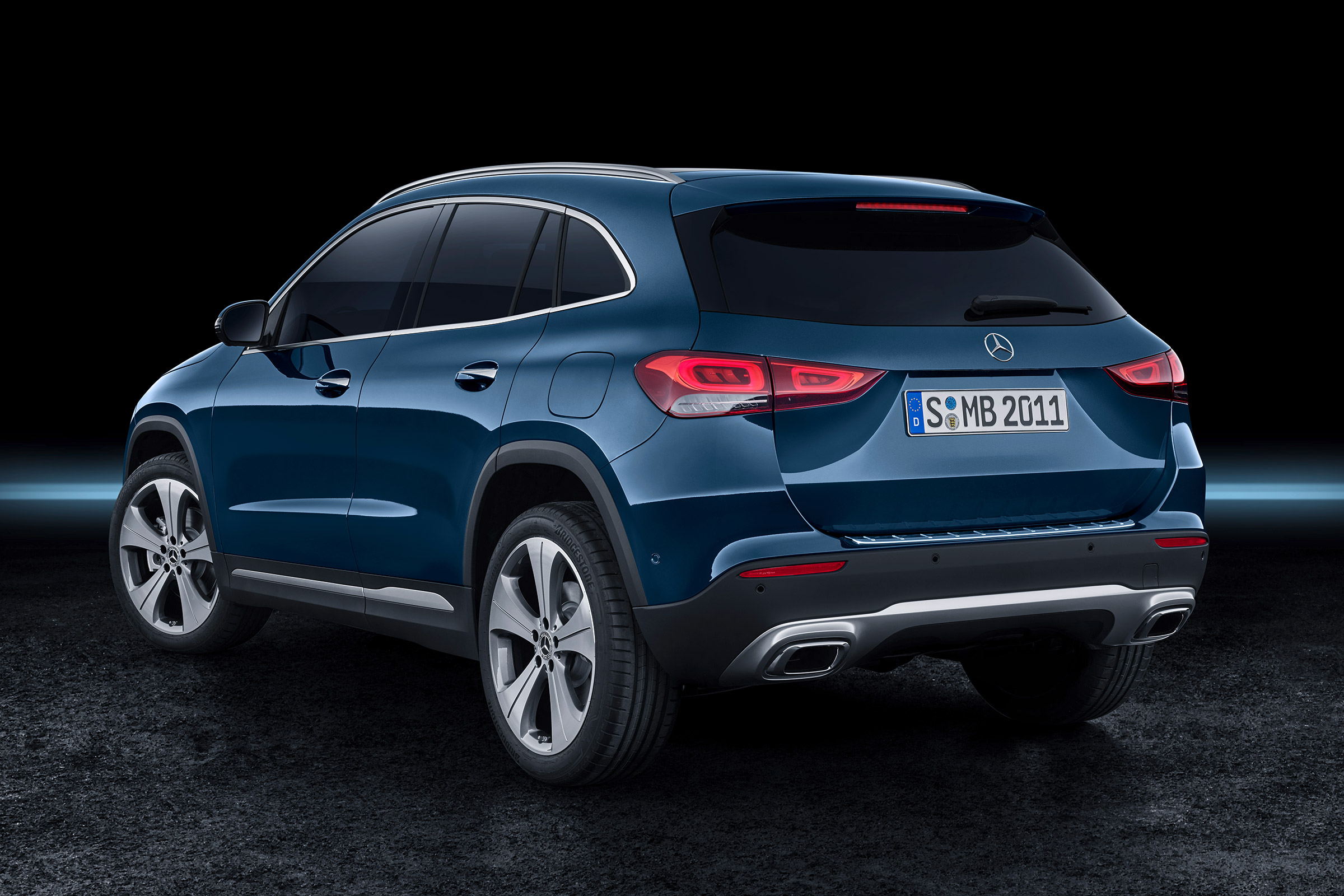 Mercedes GLA - rear studio