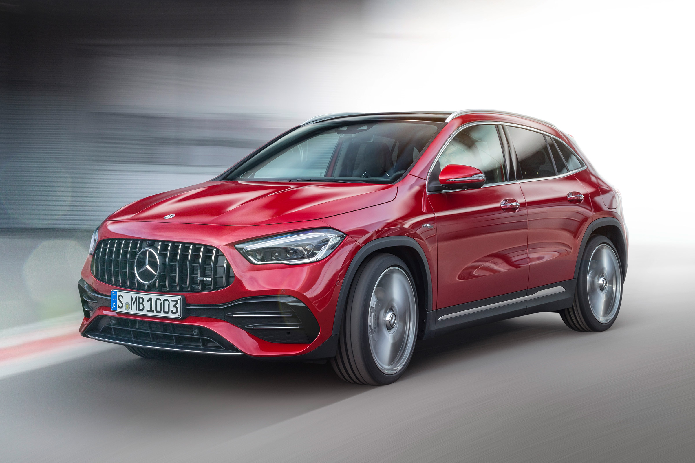 Mercedes-AMG GLA 35 - front