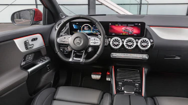 Mercedes-AMG GLA 35 - dash