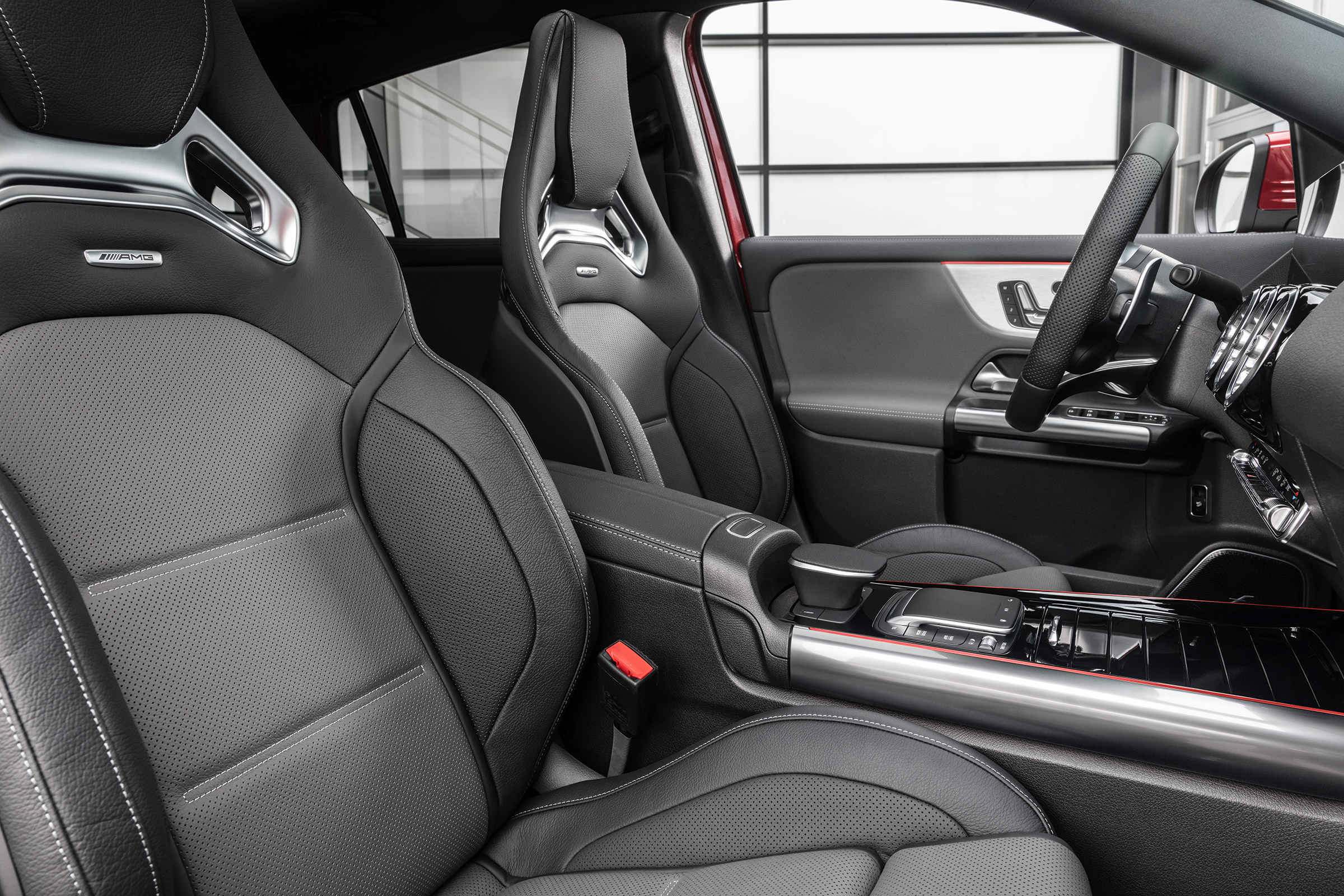 Mercedes-AMG GLA 35 - seats