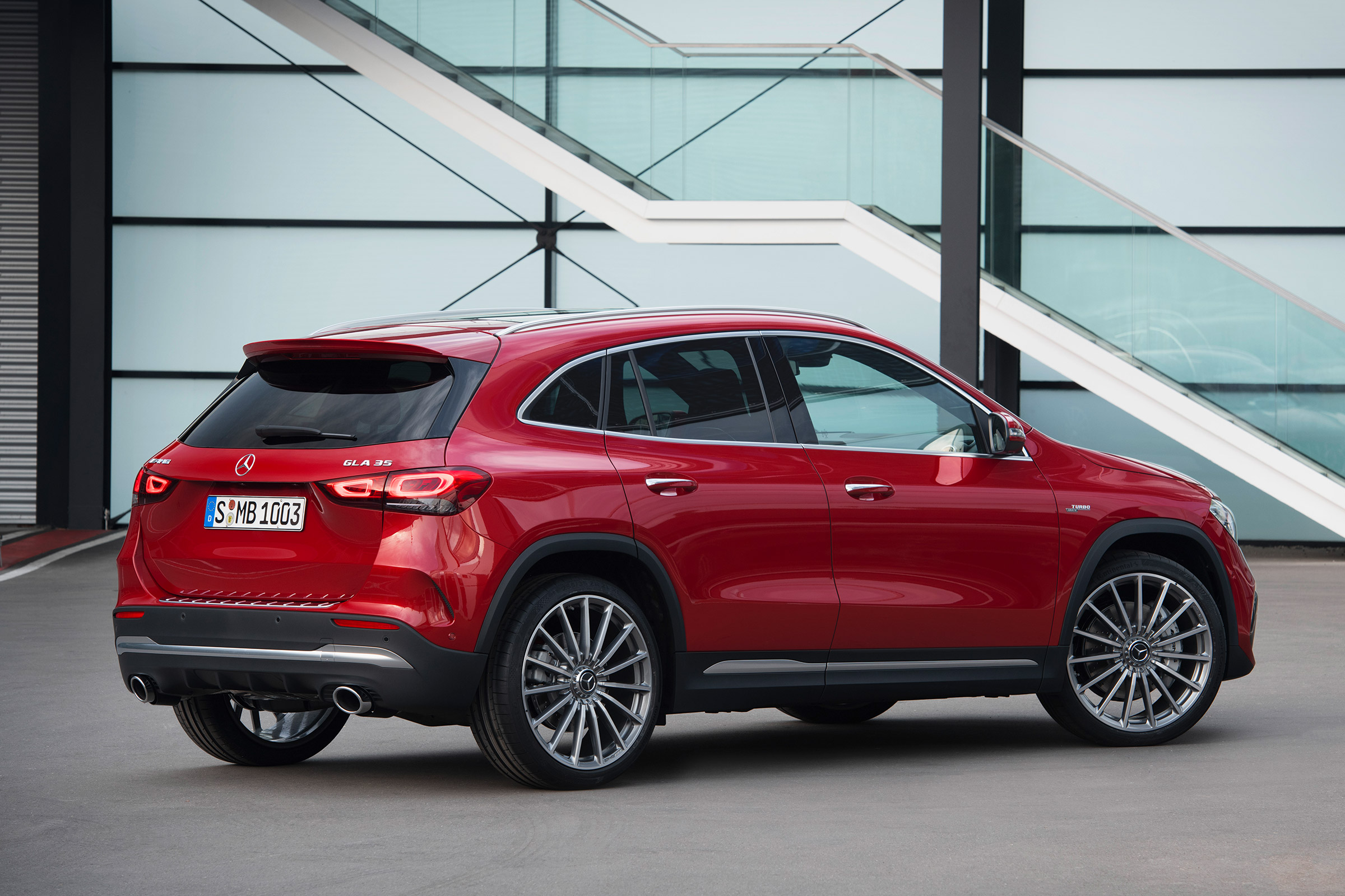 Mercedes-AMG GLA 35 - rear static
