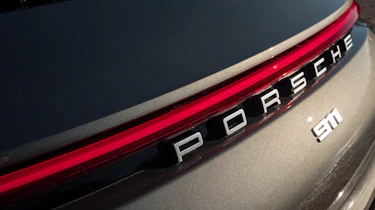 Porsche 911 Carrera - badge