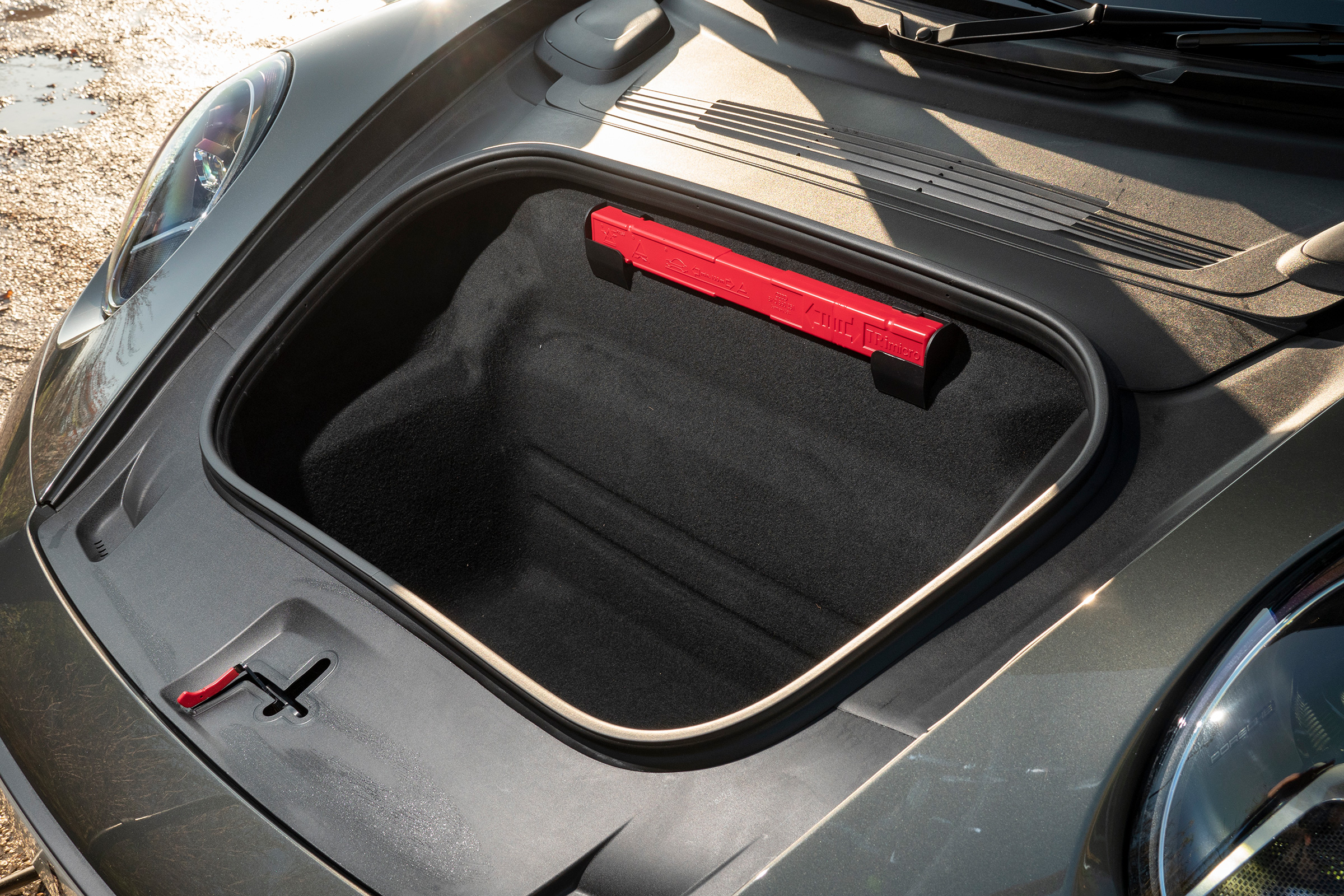Porsche 911 Carrera - boot