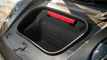 Porsche 911 Carrera - boot
