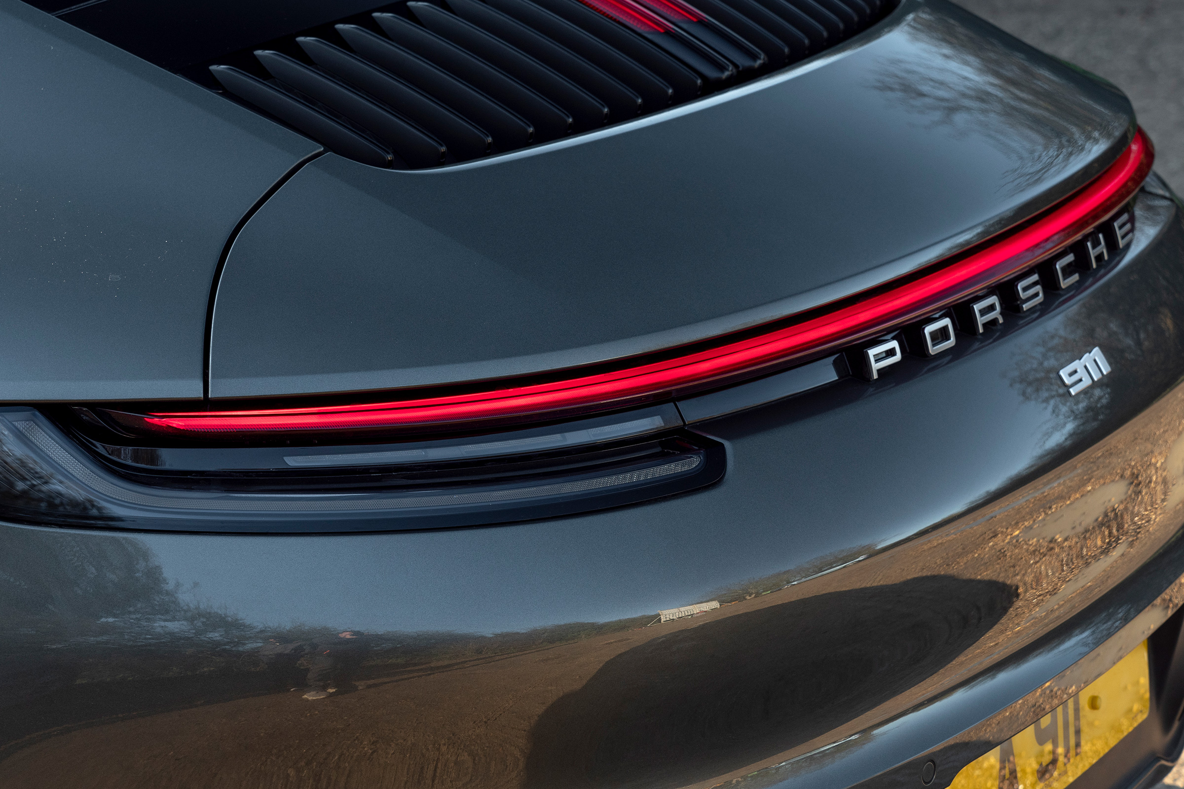 Porsche 911 Carrera - rear light