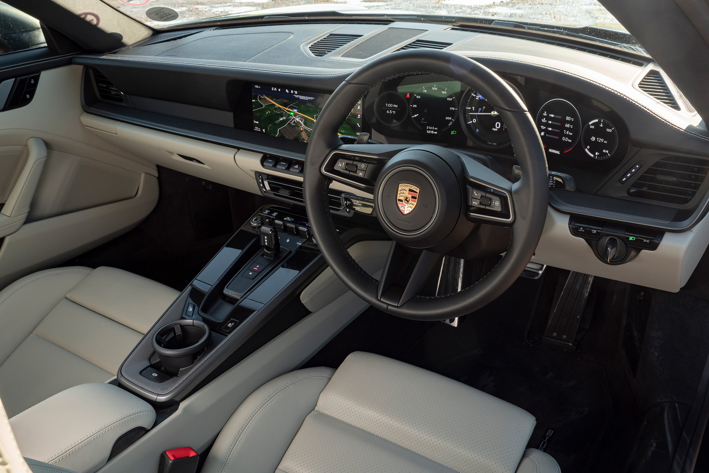 Porsche 911 Carrera - interior