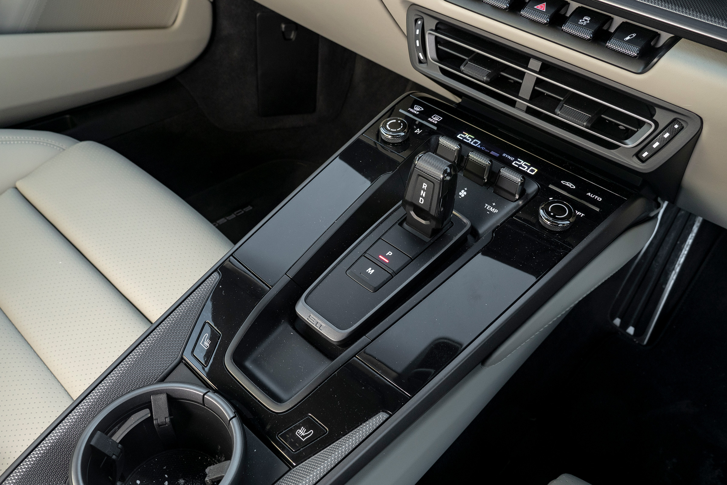 Porsche 911 Carrera - centre console