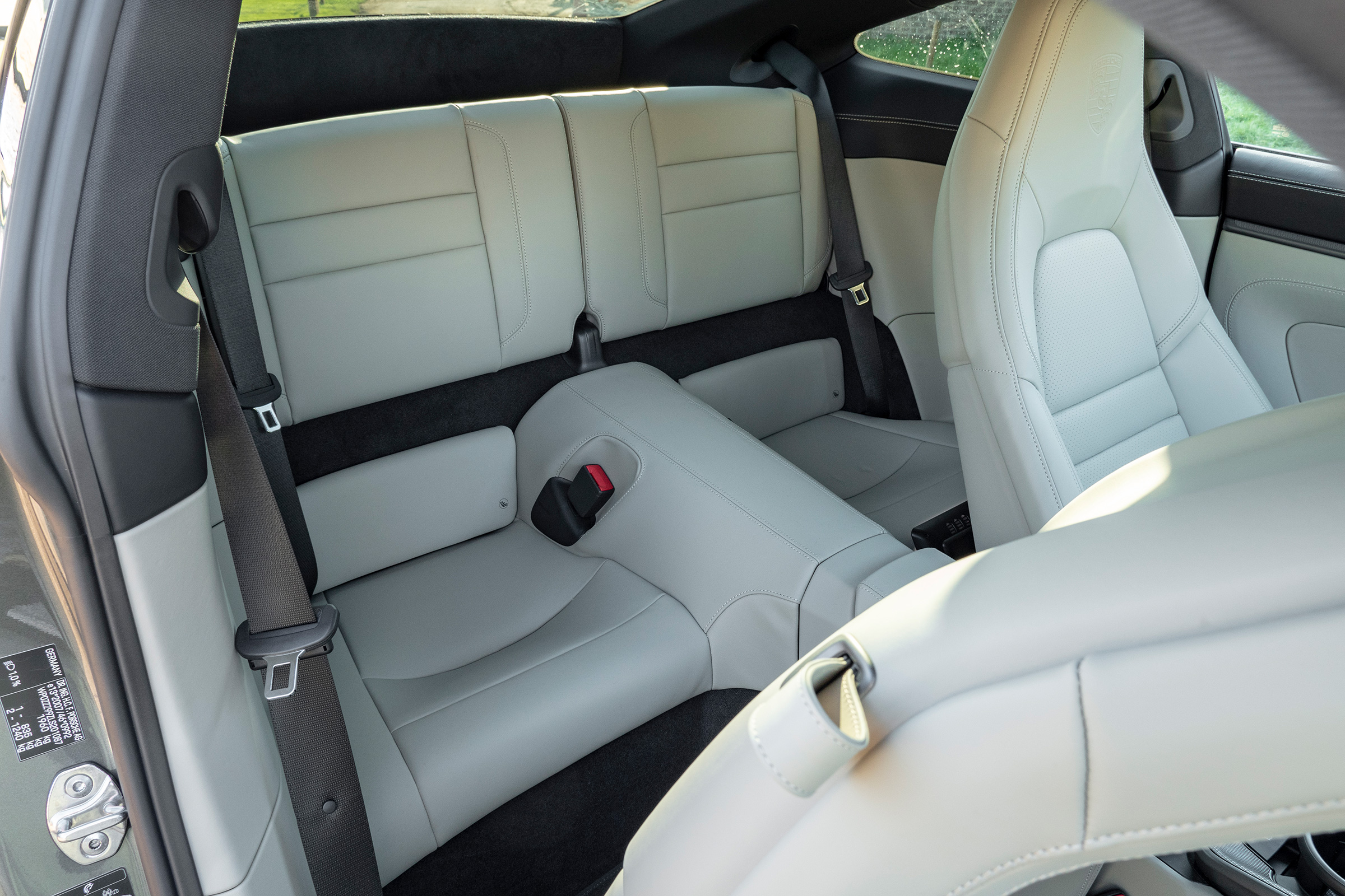 Porsche 911 Carrera - rear seats