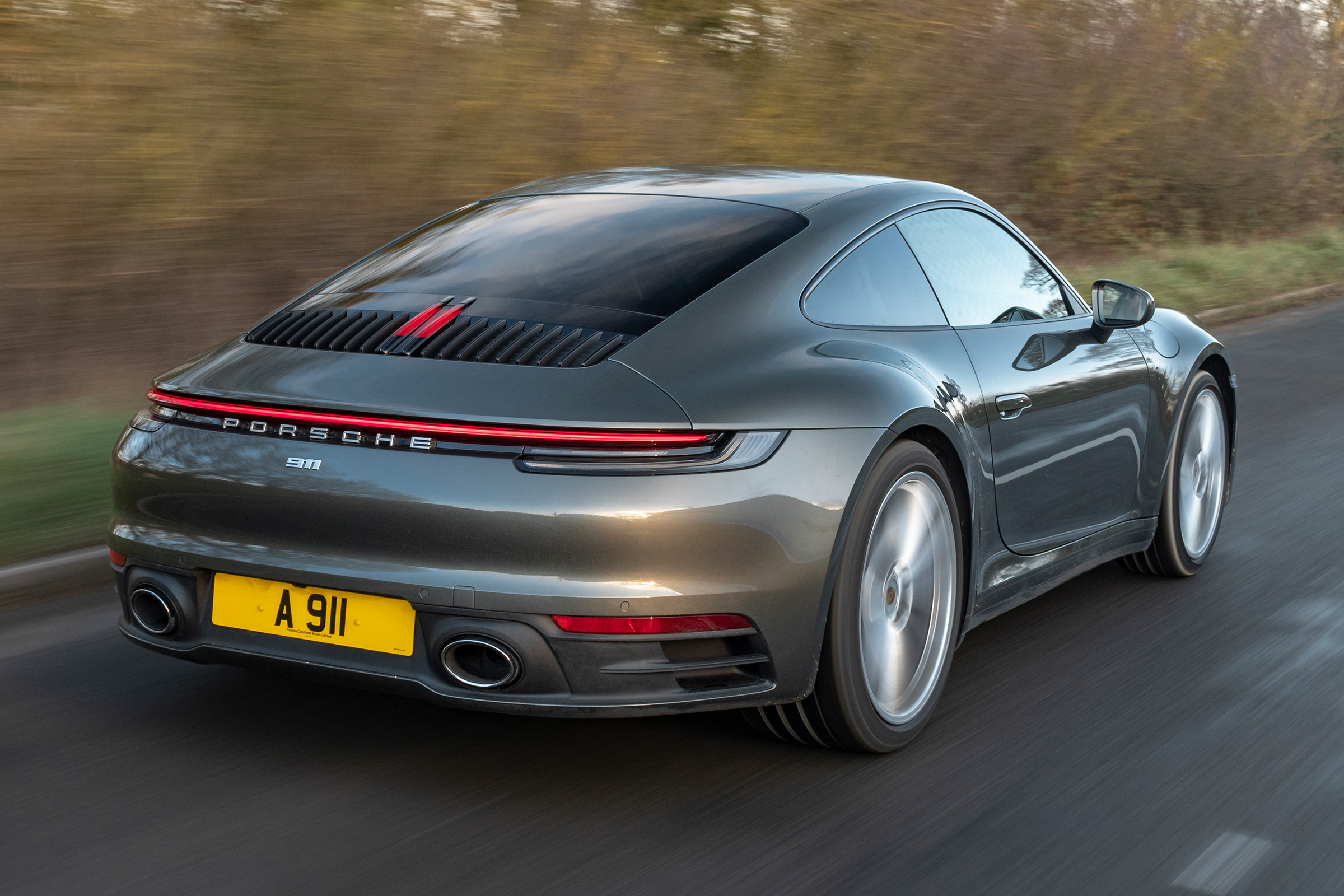 Porsche 911 Carrera - rear tracking