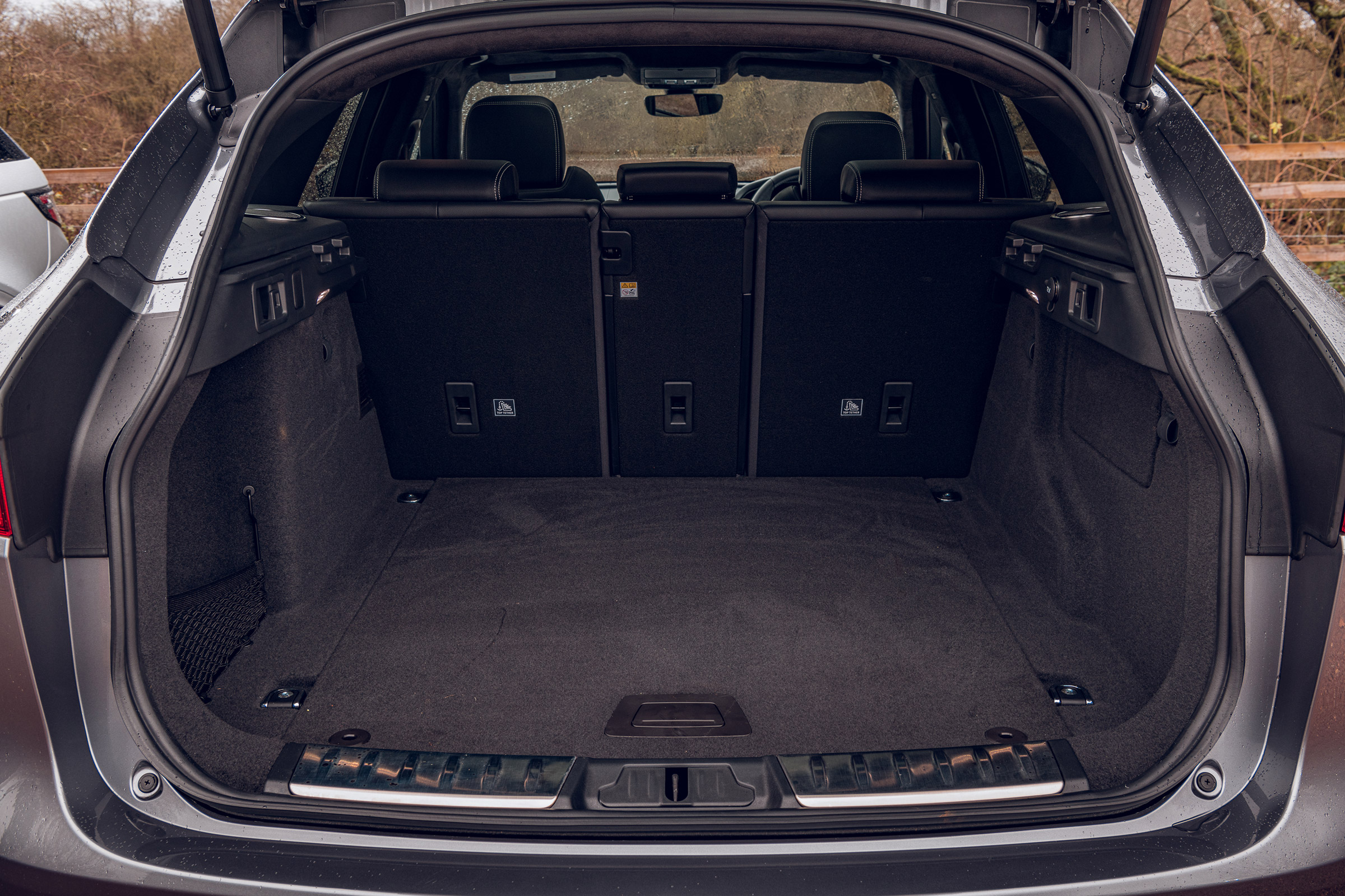 Jaguar F-Pace Chequered Flag - boot