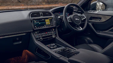 Jaguar F-Pace Chequered Flag - dash