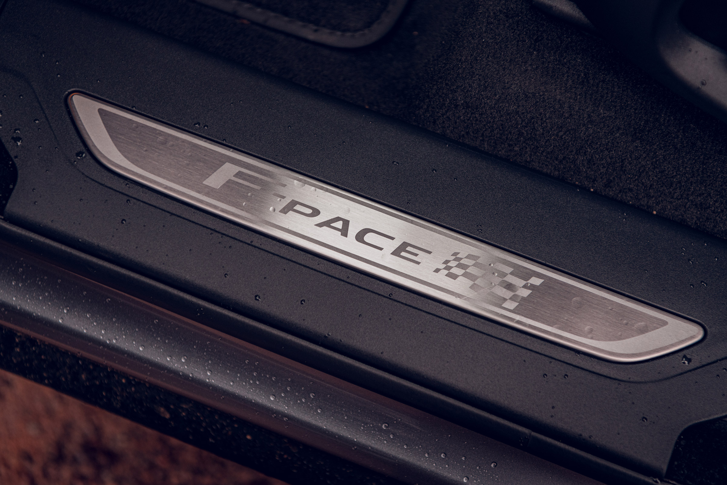 Jaguar F-Pace Chequered Flag - sill