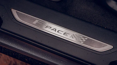 Jaguar F-Pace Chequered Flag - sill
