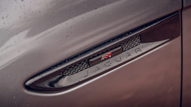 Jaguar F-Pace Chequered Flag - side badge