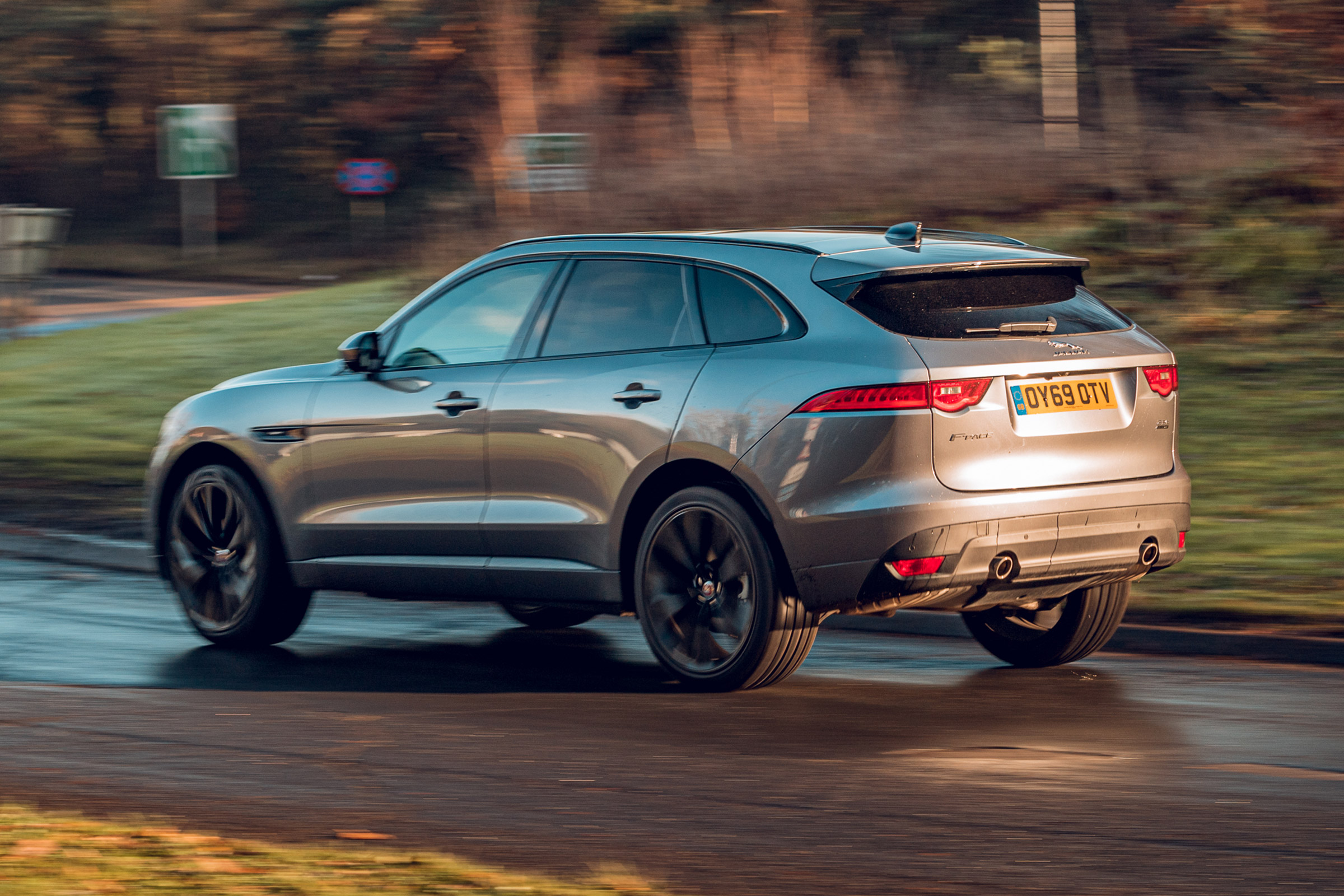 Jaguar F-Pace Chequered Flag - rear
