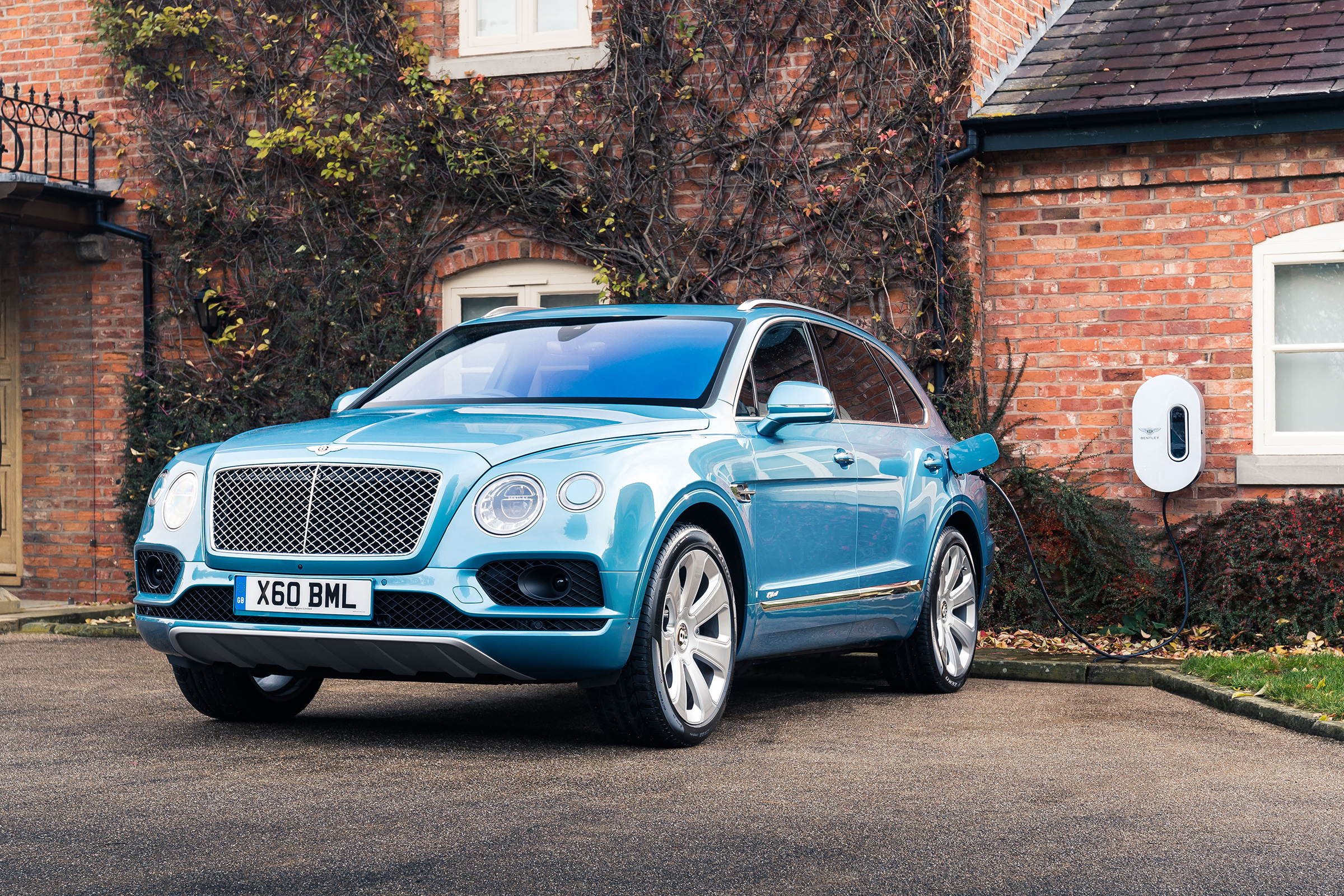 Bentley Bentayga Hybrid - charge