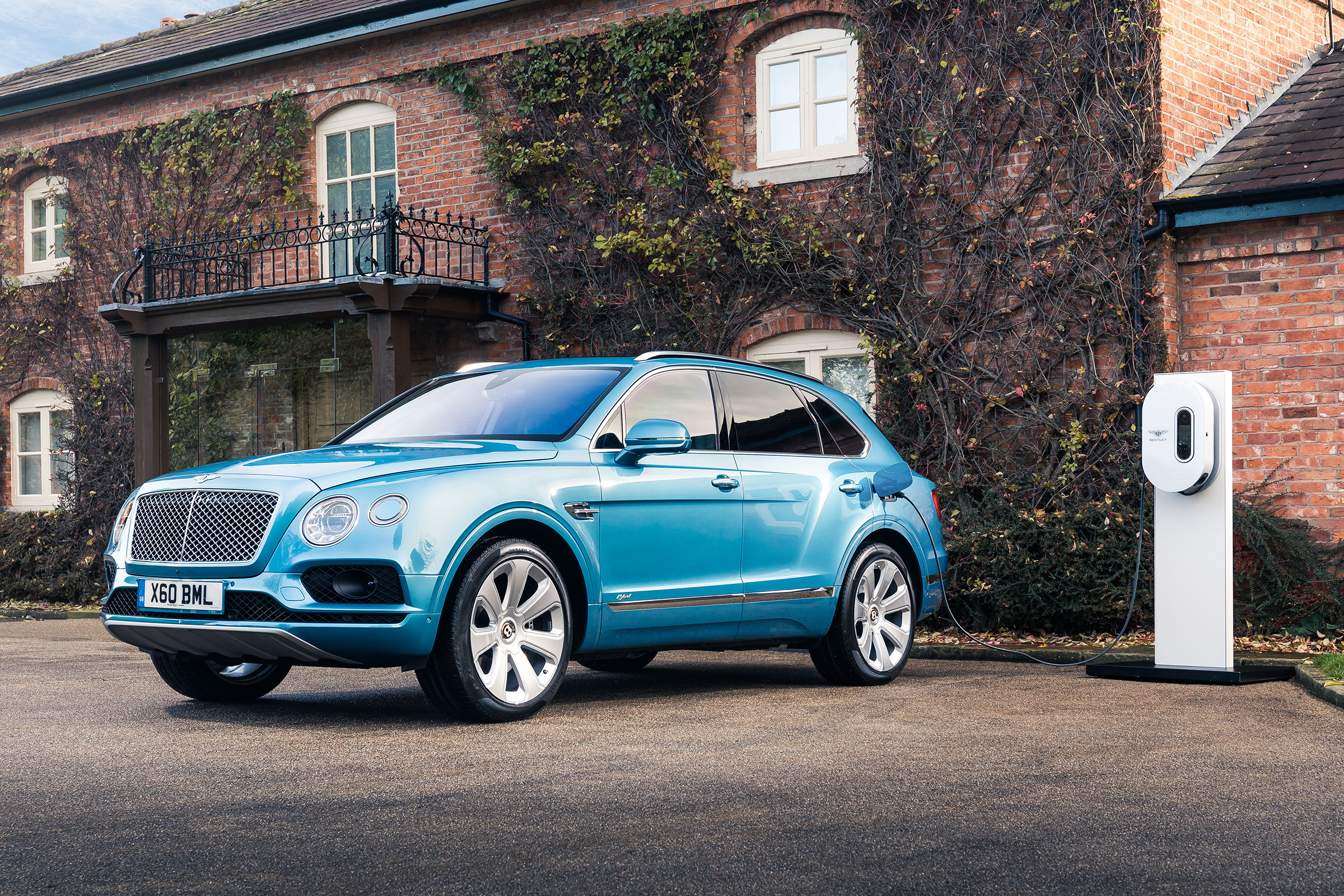 Bentley Bentayga Hybrid - charge