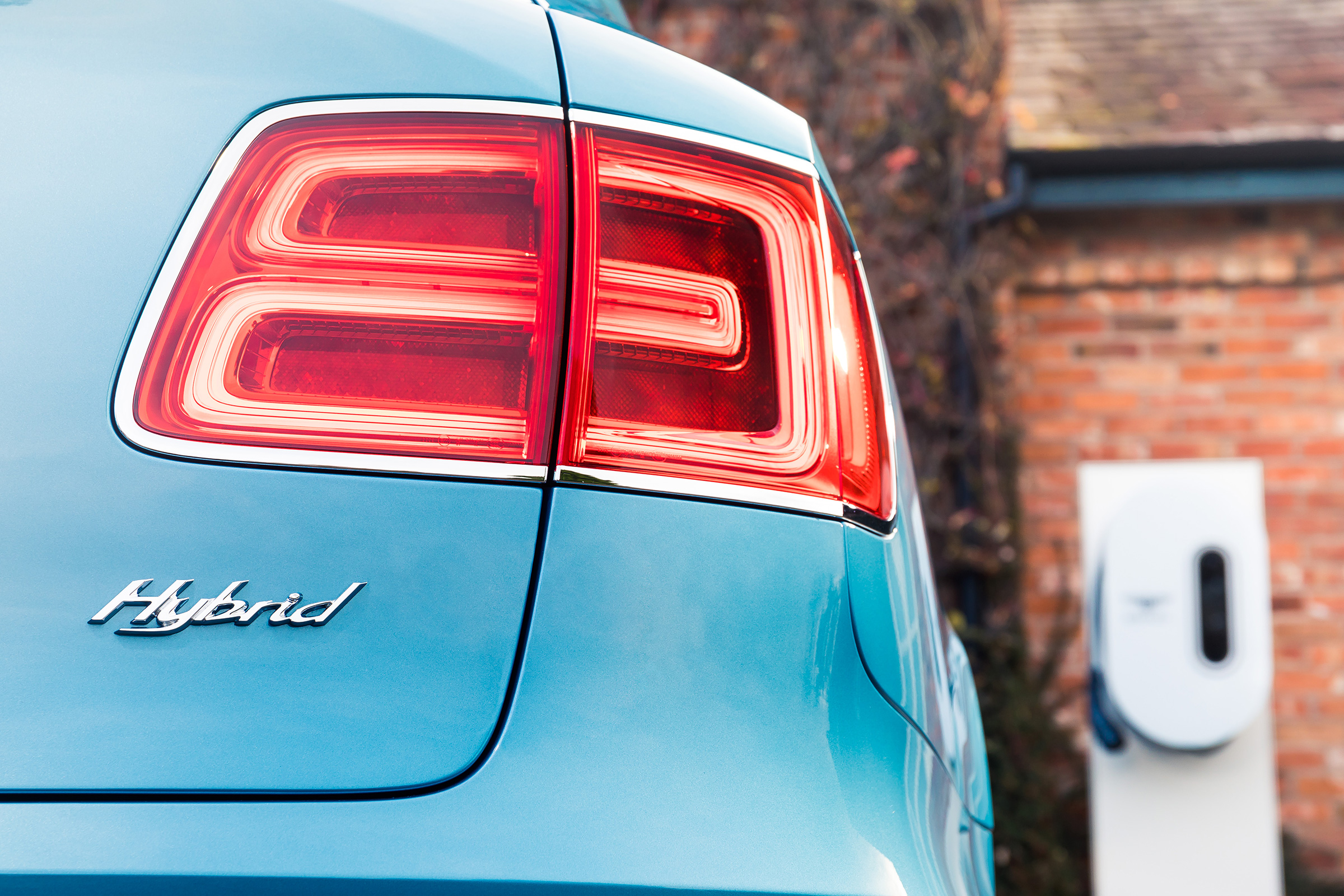 Bentley Bentayga Hybrid - rear