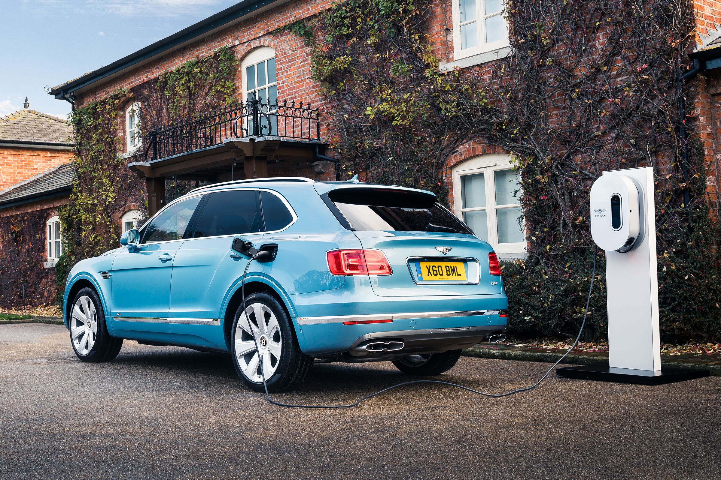 Bentley Bentayga Hybrid - charge