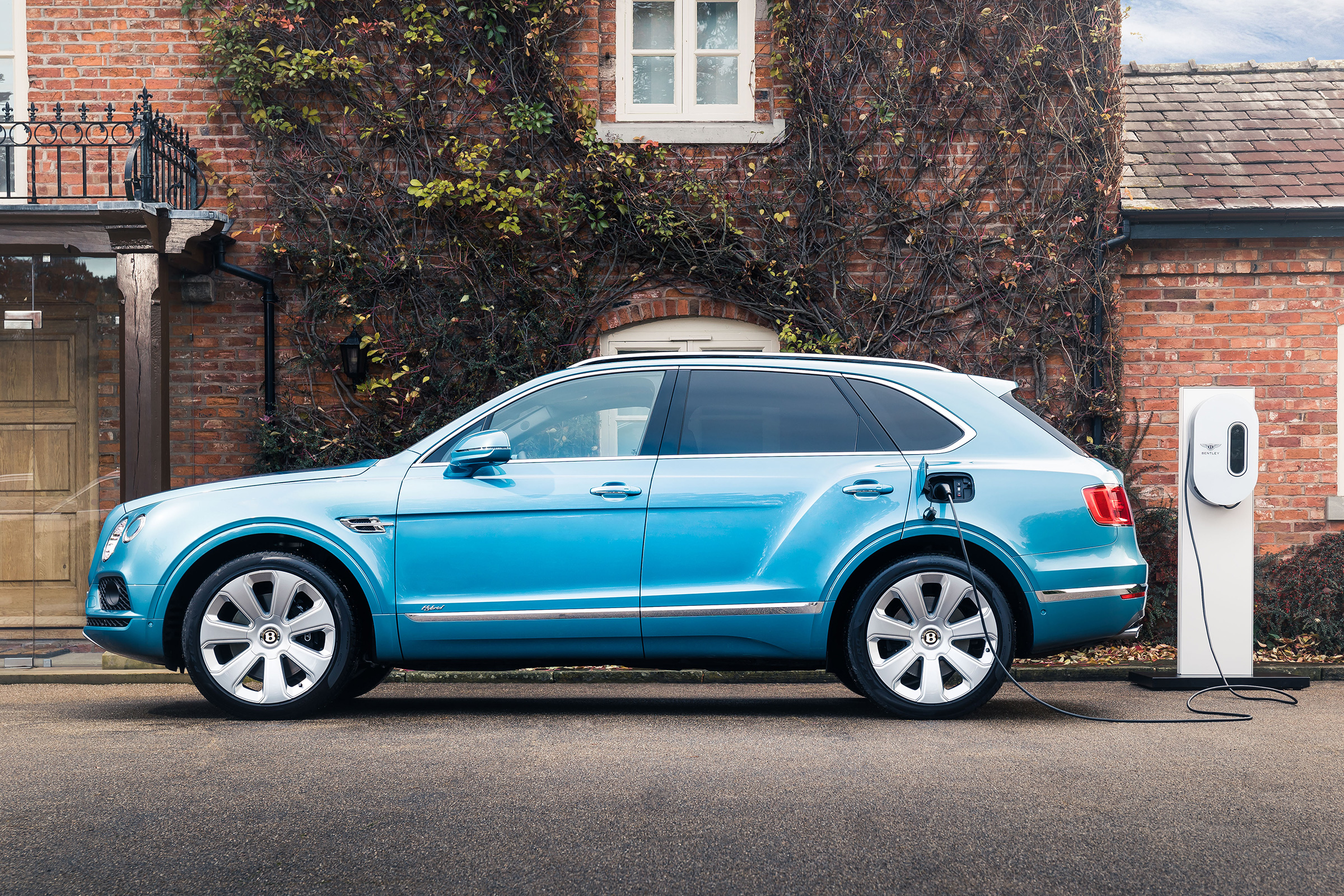 Bentley Bentayga Hybrid - charge