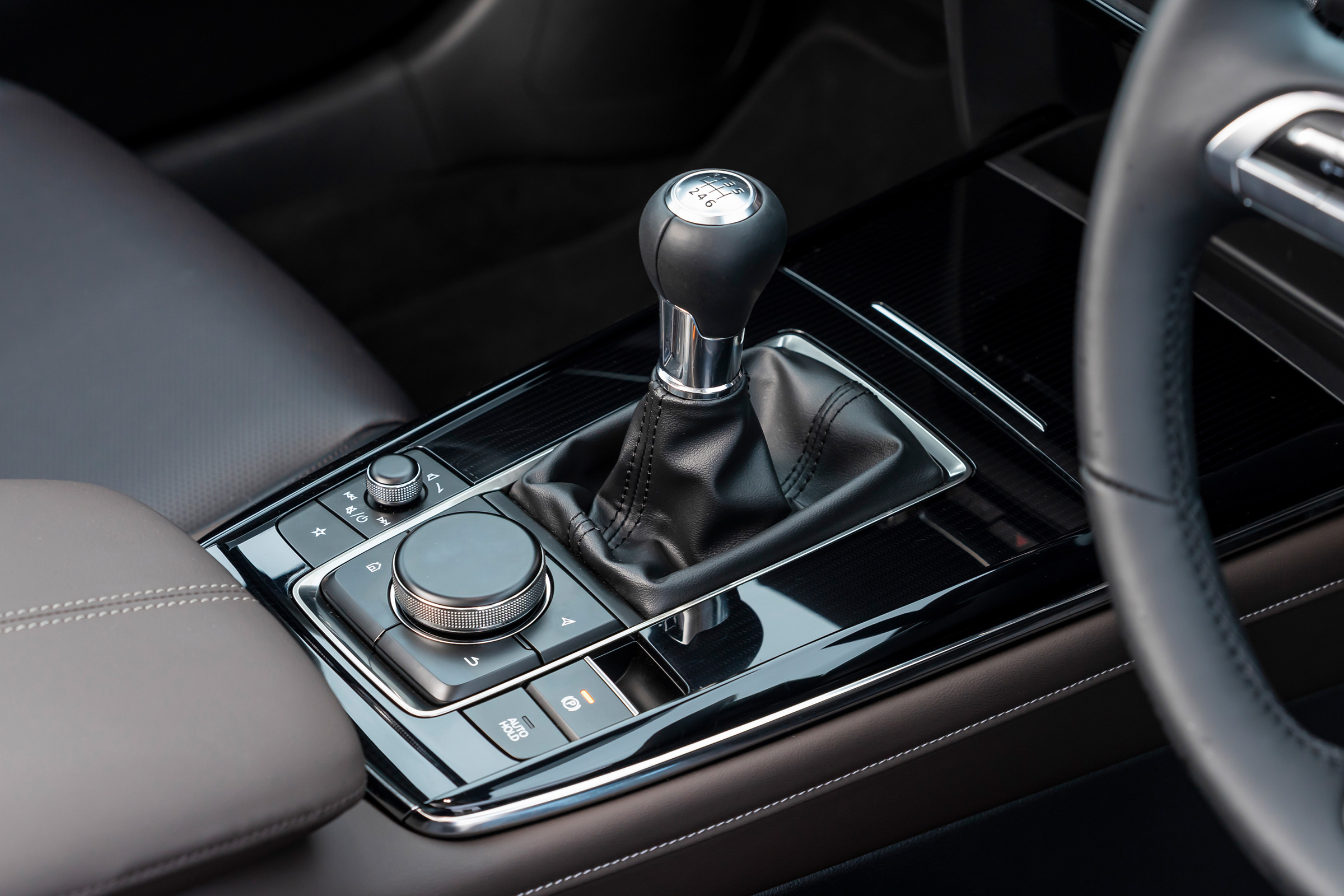Mazda CX-30 - gearstick