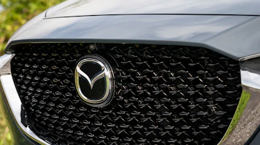 Mazda CX-30 - grille