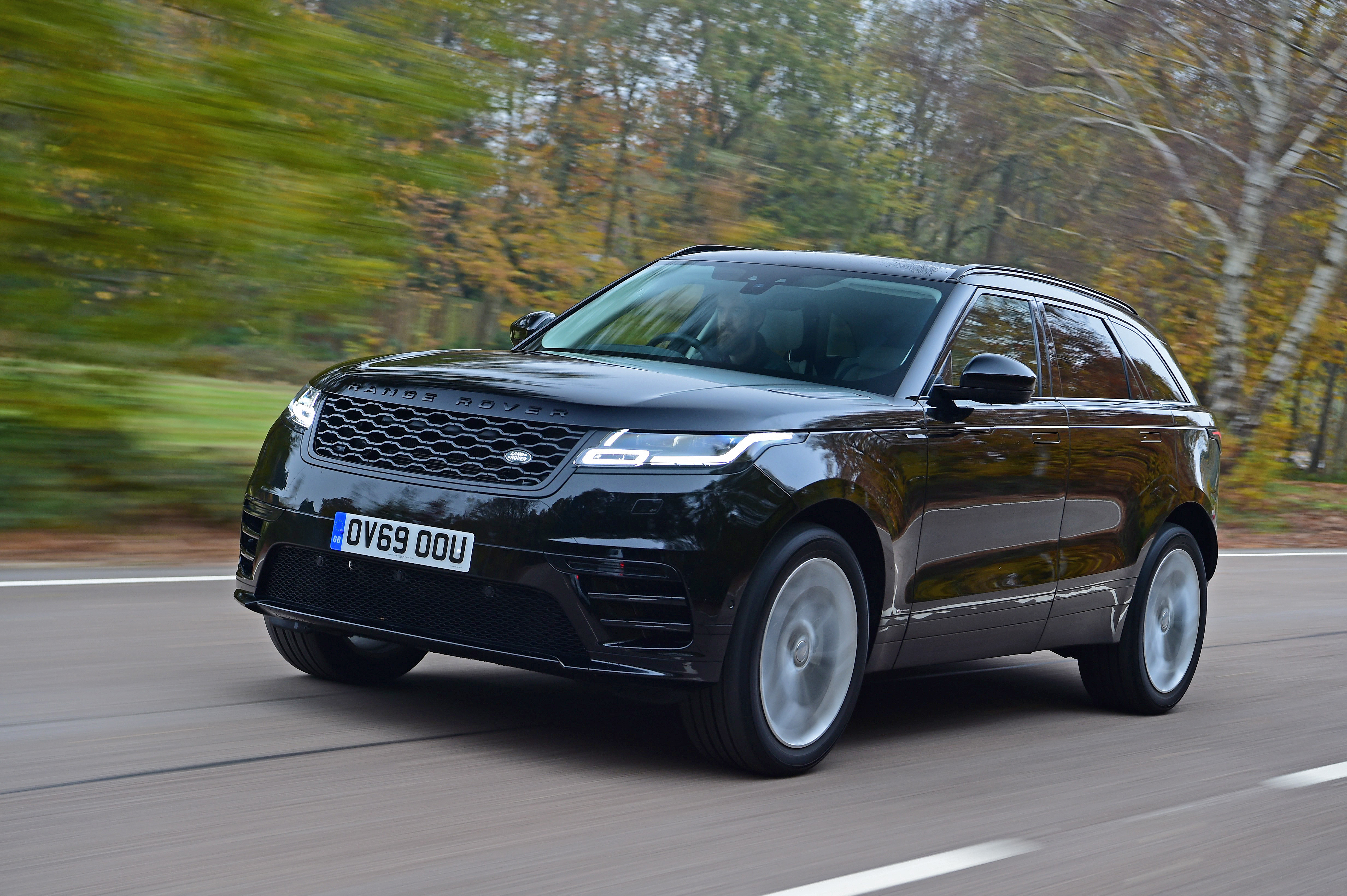 Range Rover Velar D180 - front tracking