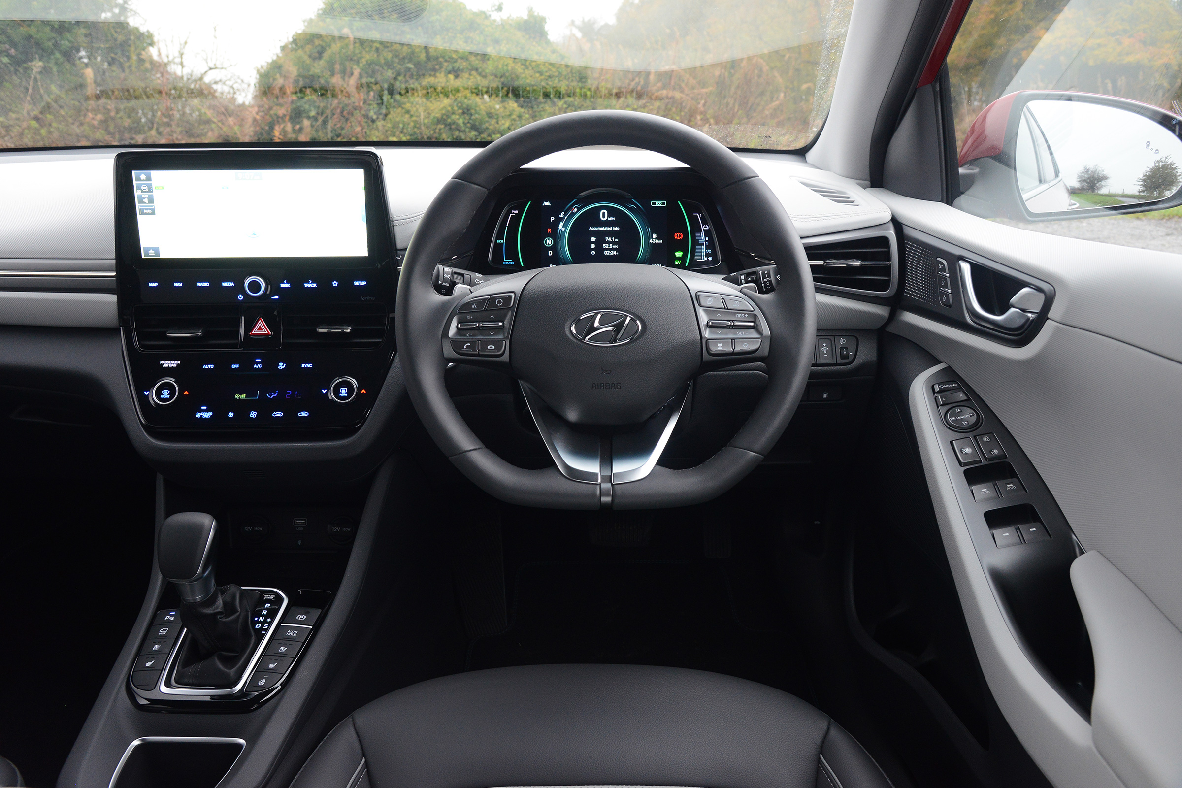 Hyundai Ioniq - interior