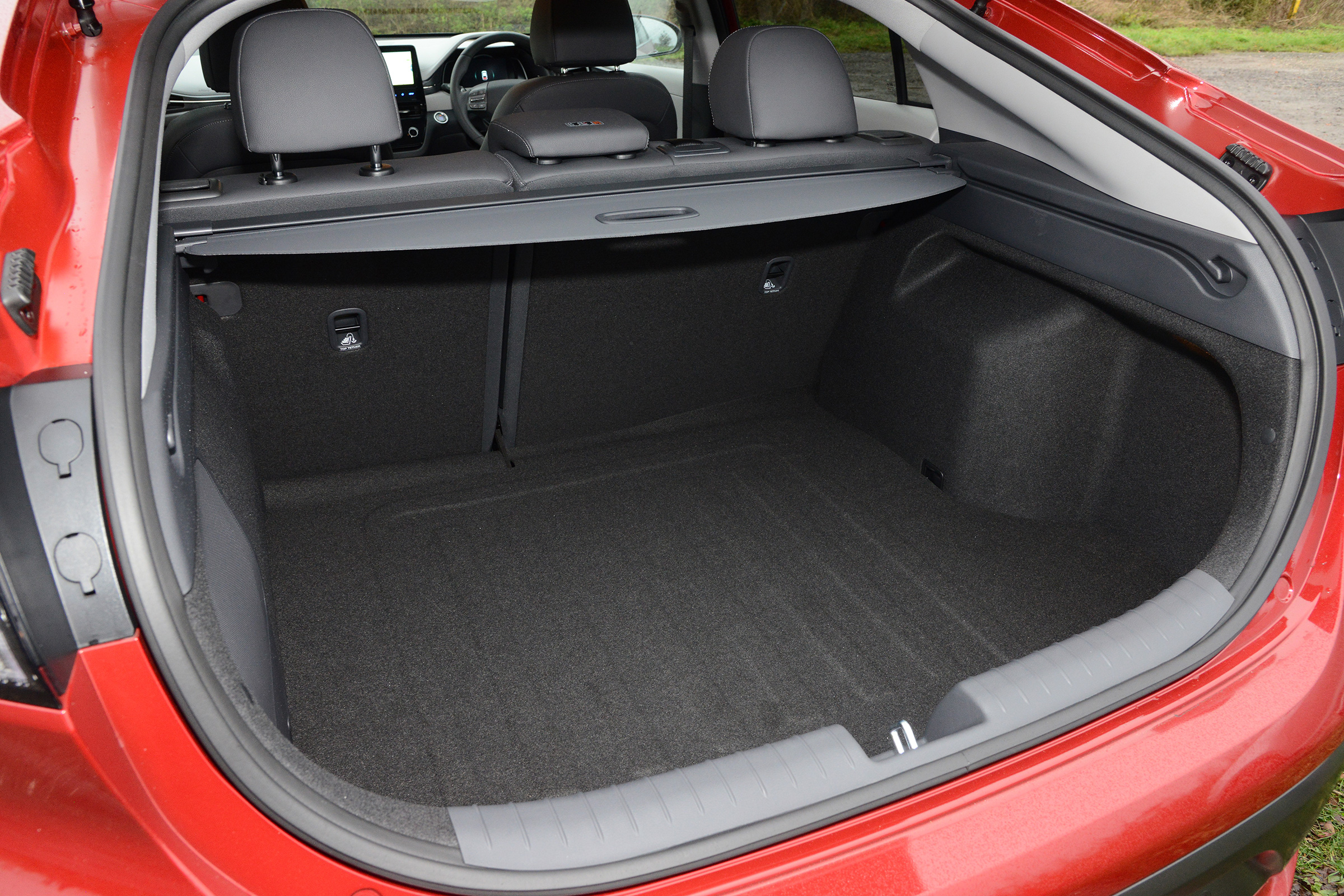 Hyundai Ioniq - boot