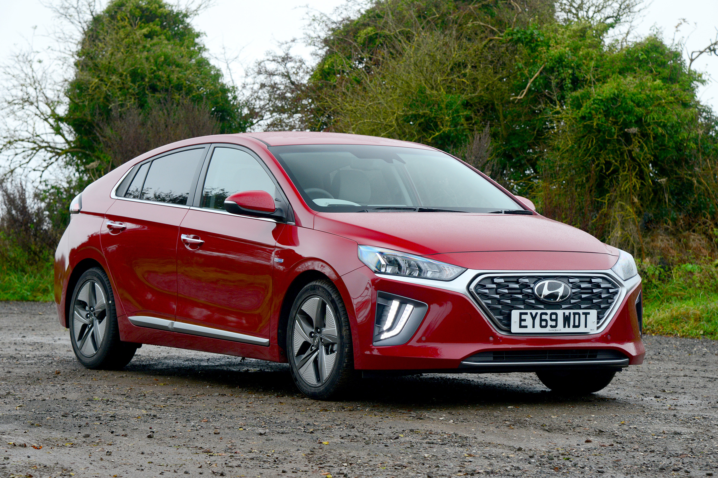 Hyundai Ioniq - front