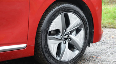 Hyundai Ioniq - wheel