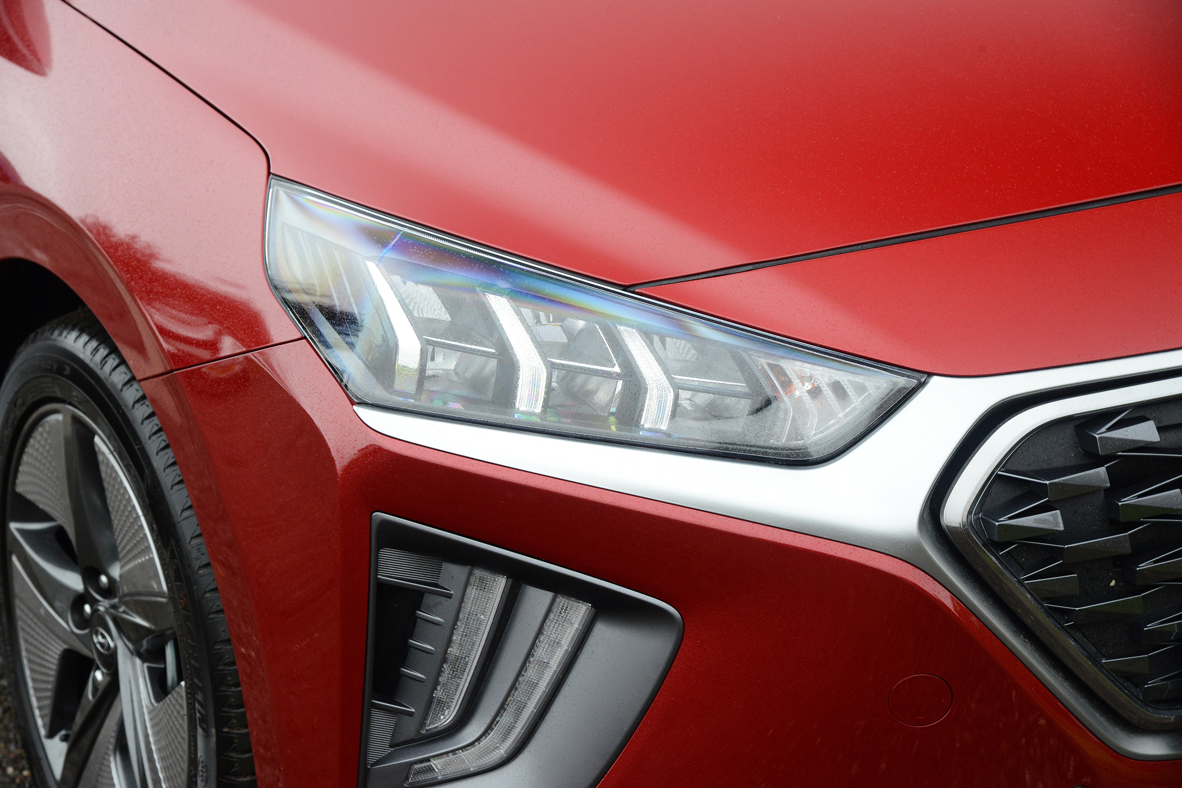 Hyundai Ioniq - headlight