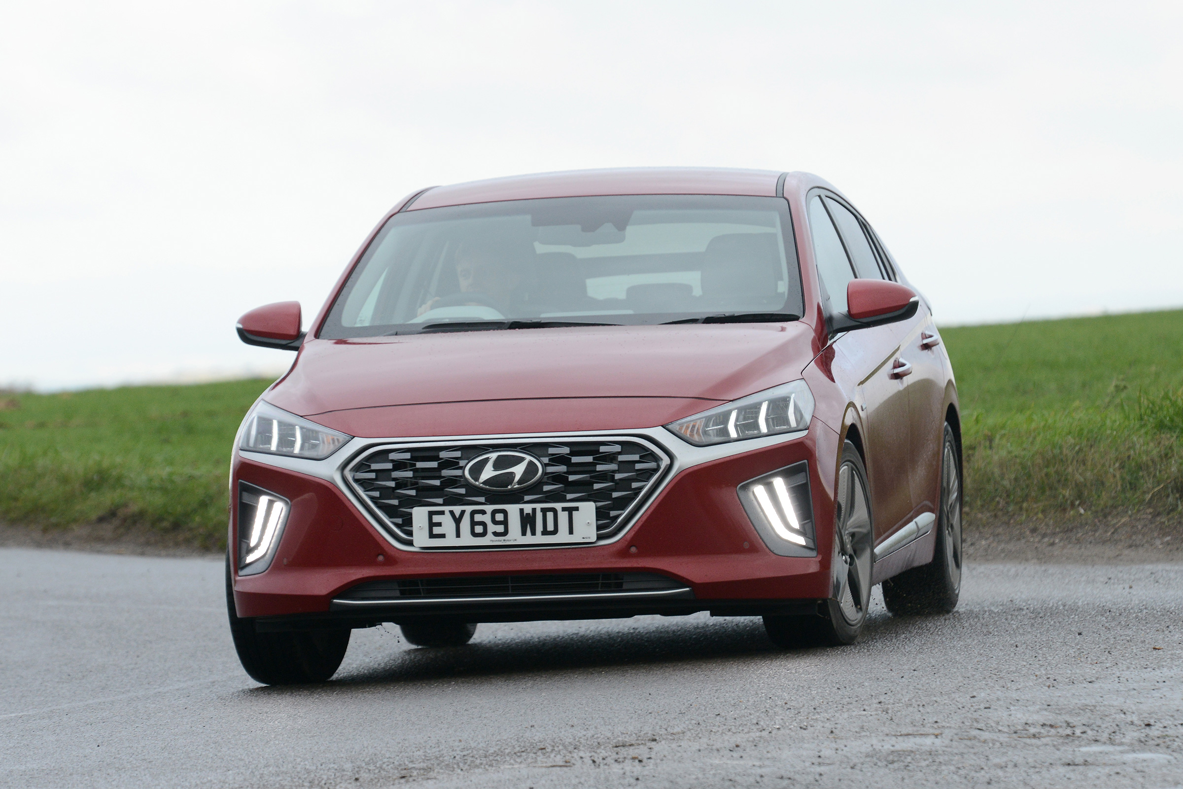 Hyundai Ioniq - front