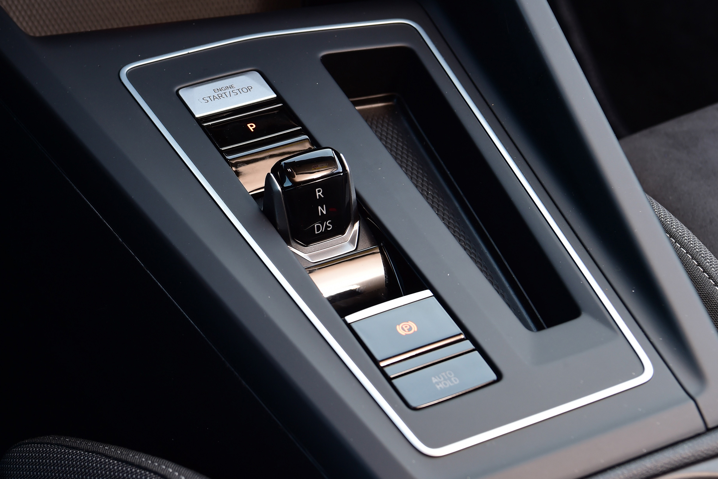 Volkswagen Golf Mk8 - gear selector