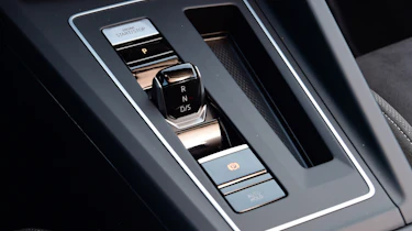 Volkswagen Golf Mk8 - gear selector