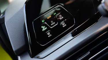 Volkswagen Golf Mk8 - touch controls