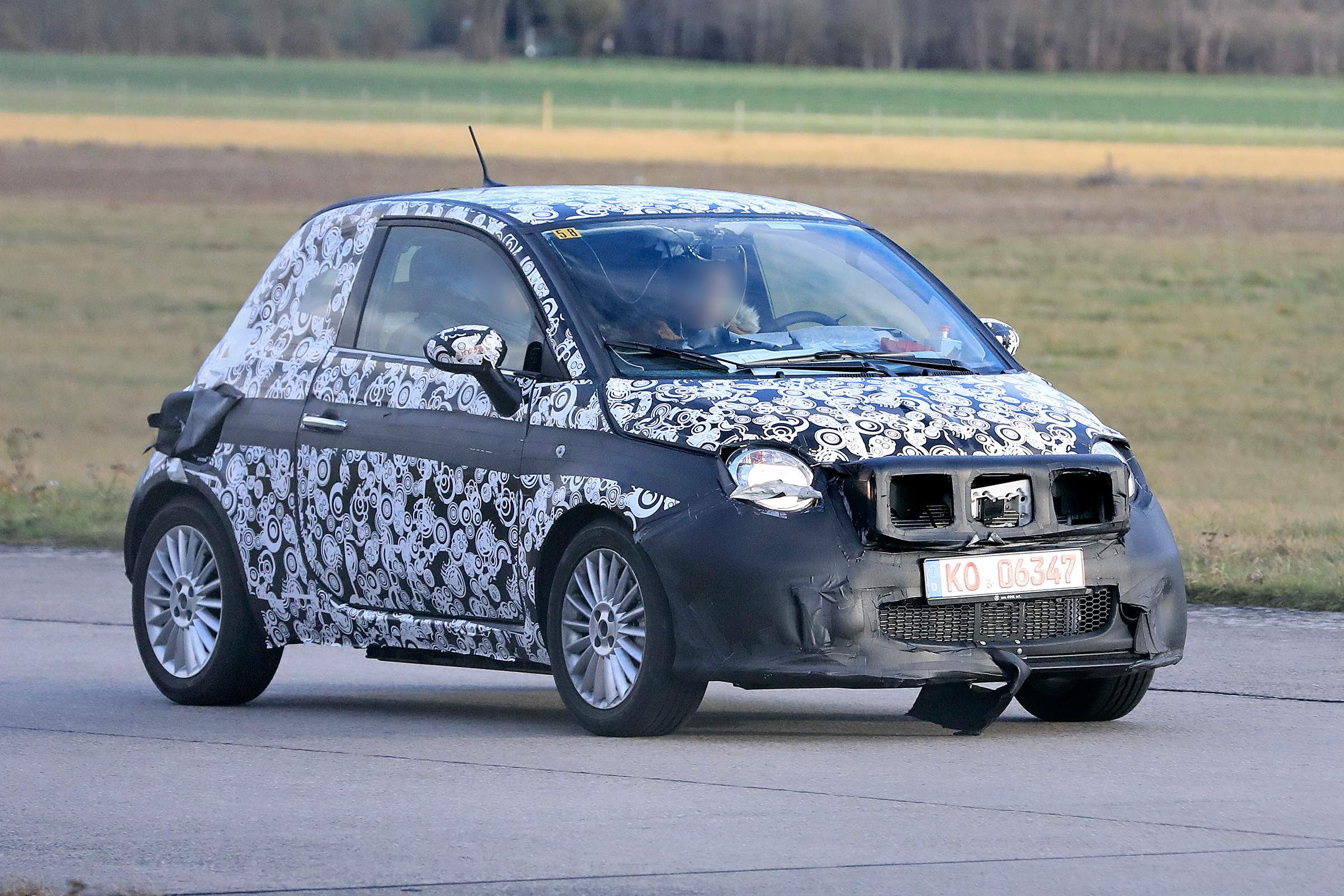 2020 Fiat 500 - spies - front 3/4 tracking