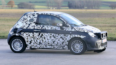 2020 Fiat 500 - spies - side tracking