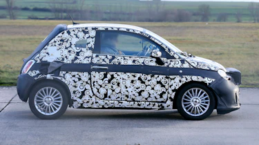 2020 Fiat 500 - spies - side tracking