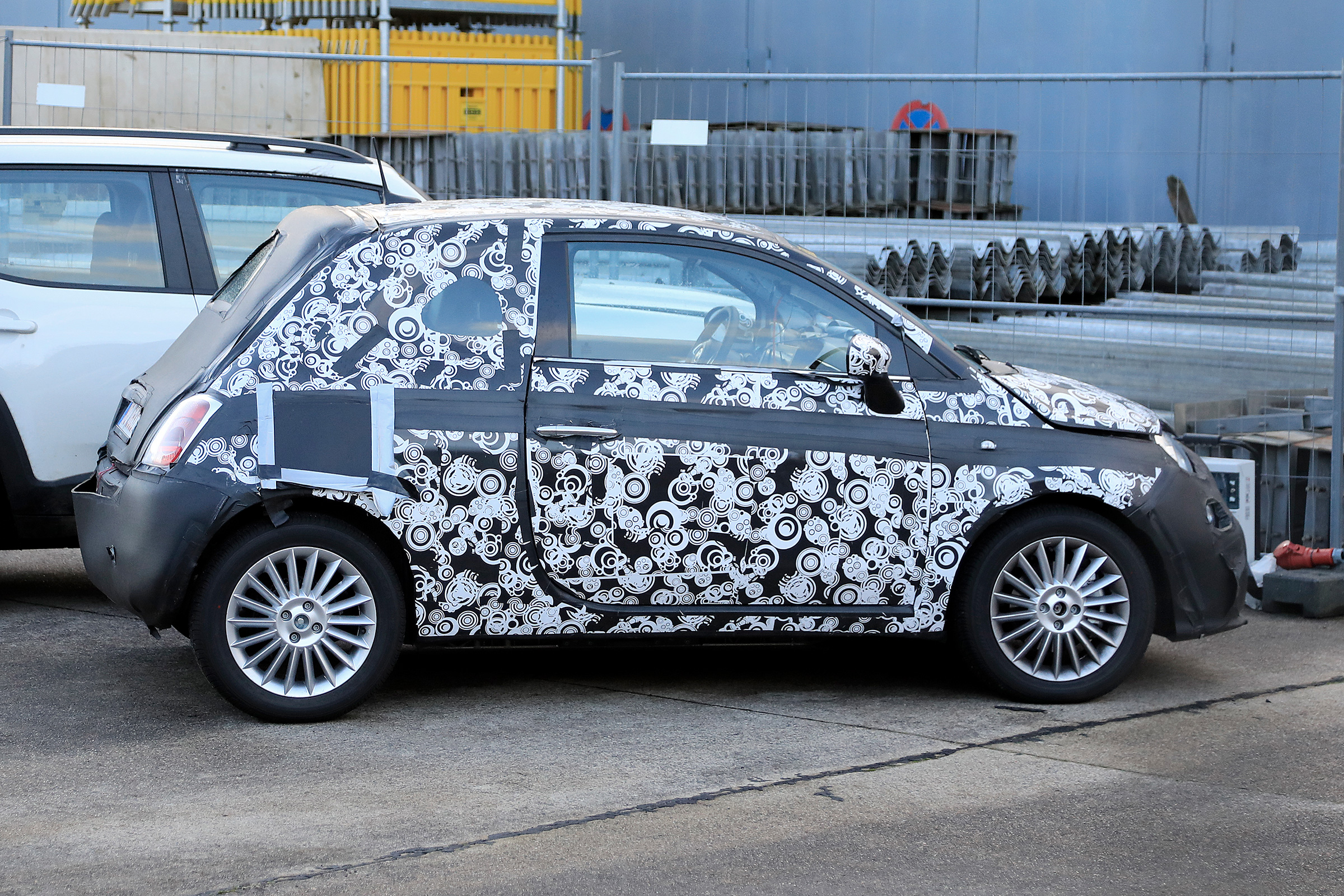 2020 Fiat 500 - spies - side static