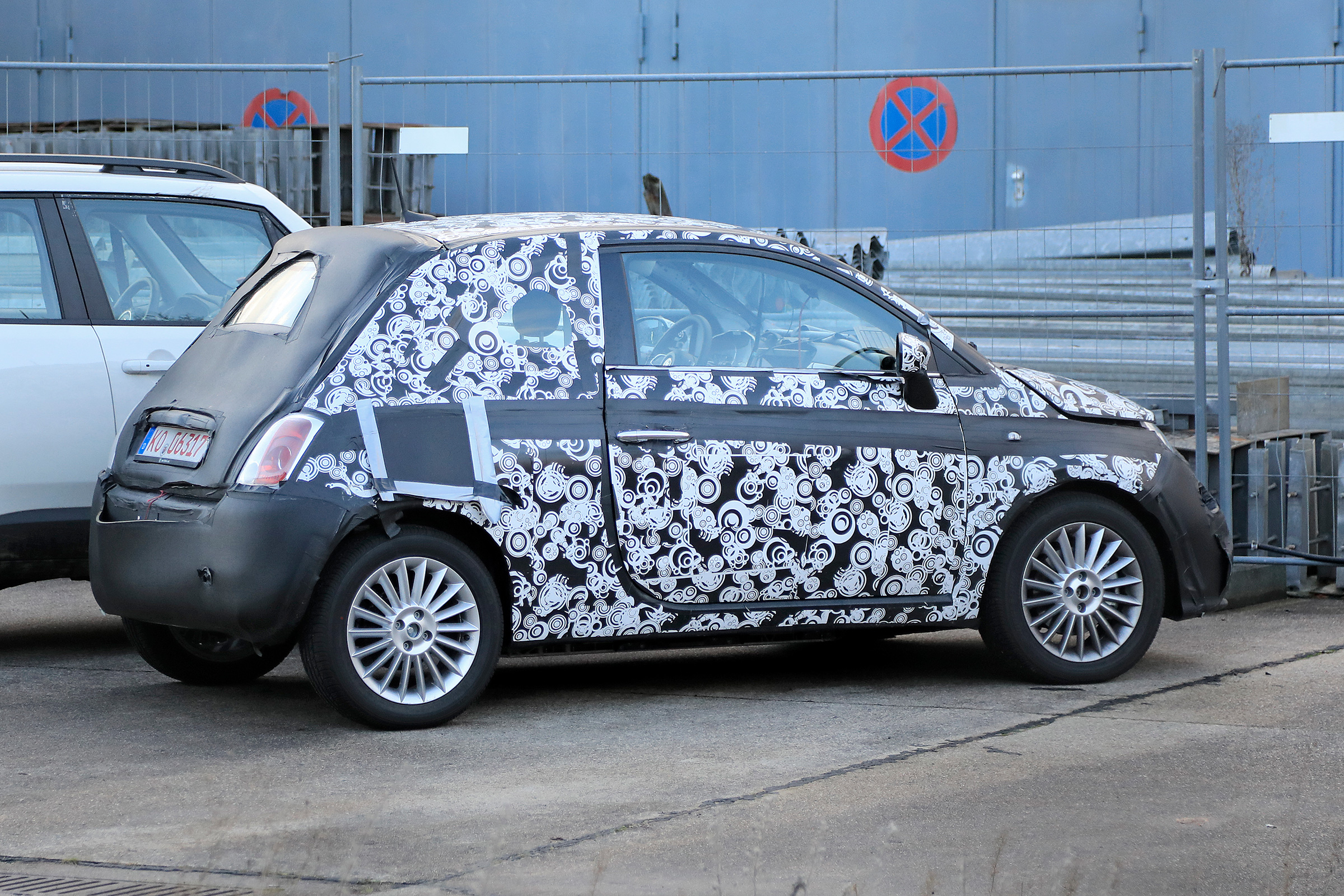 2020 Fiat 500 - spies - rear 3/4 static