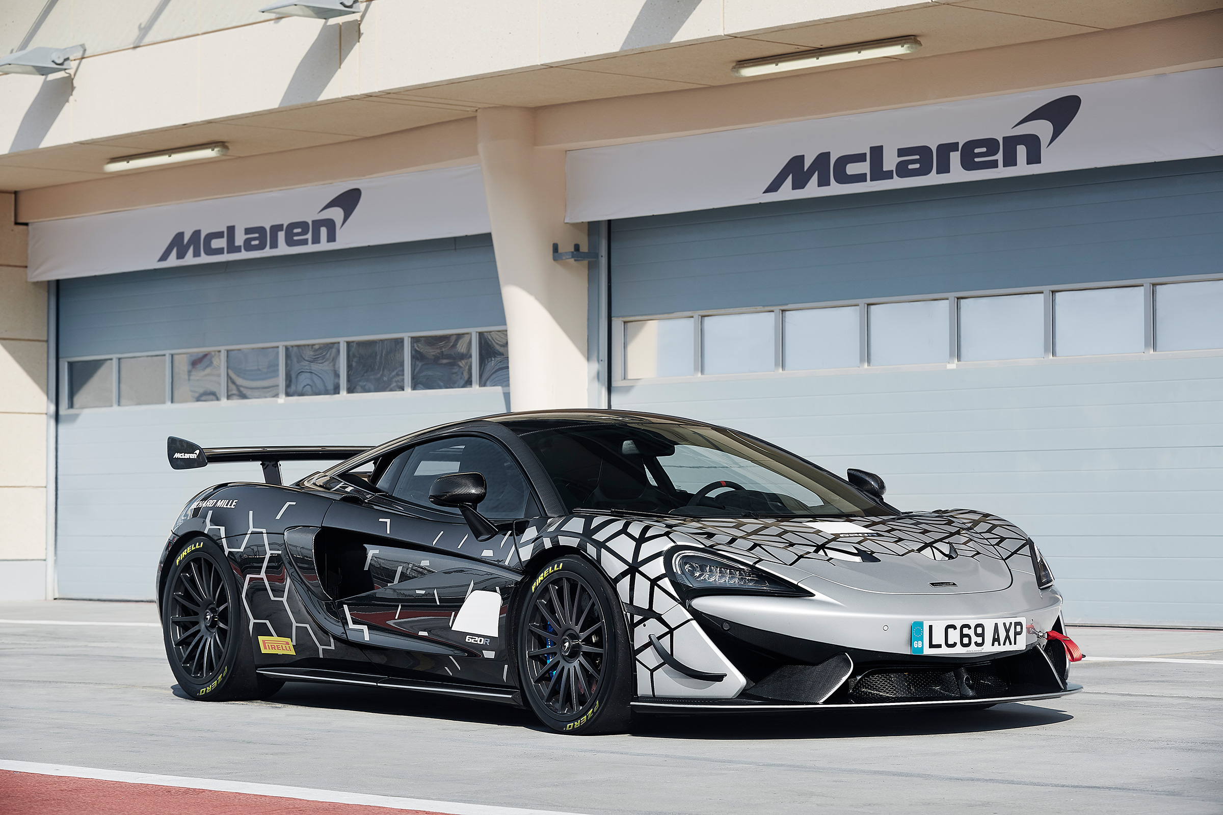 McLaren 620R - front 3/4 static
