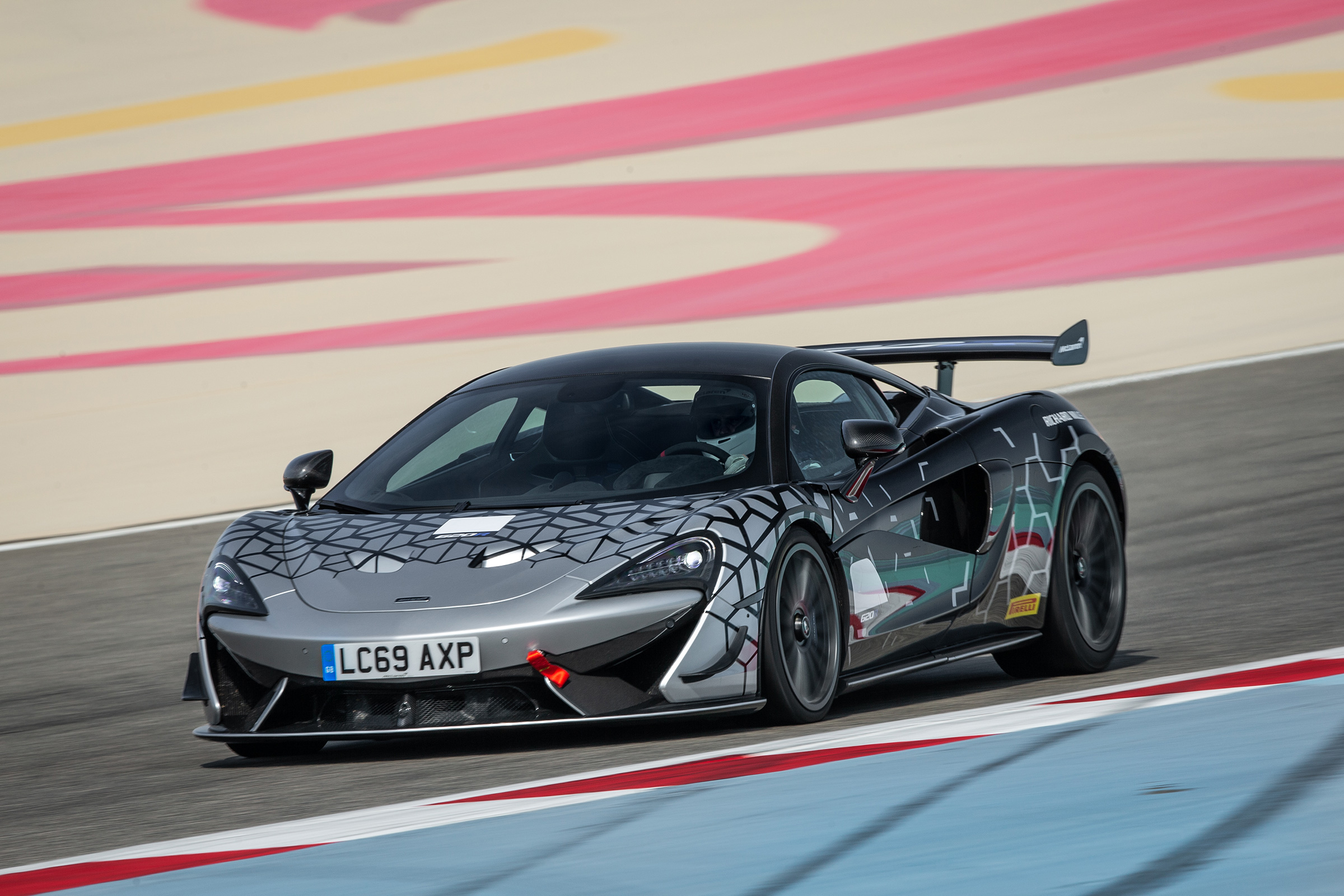 McLaren 620R - front cornering