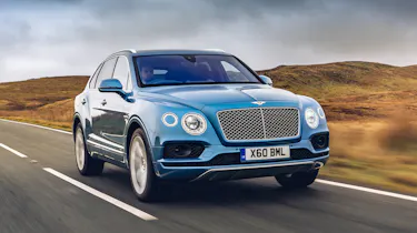 Bentley Bentayga Hybrid - front tracking