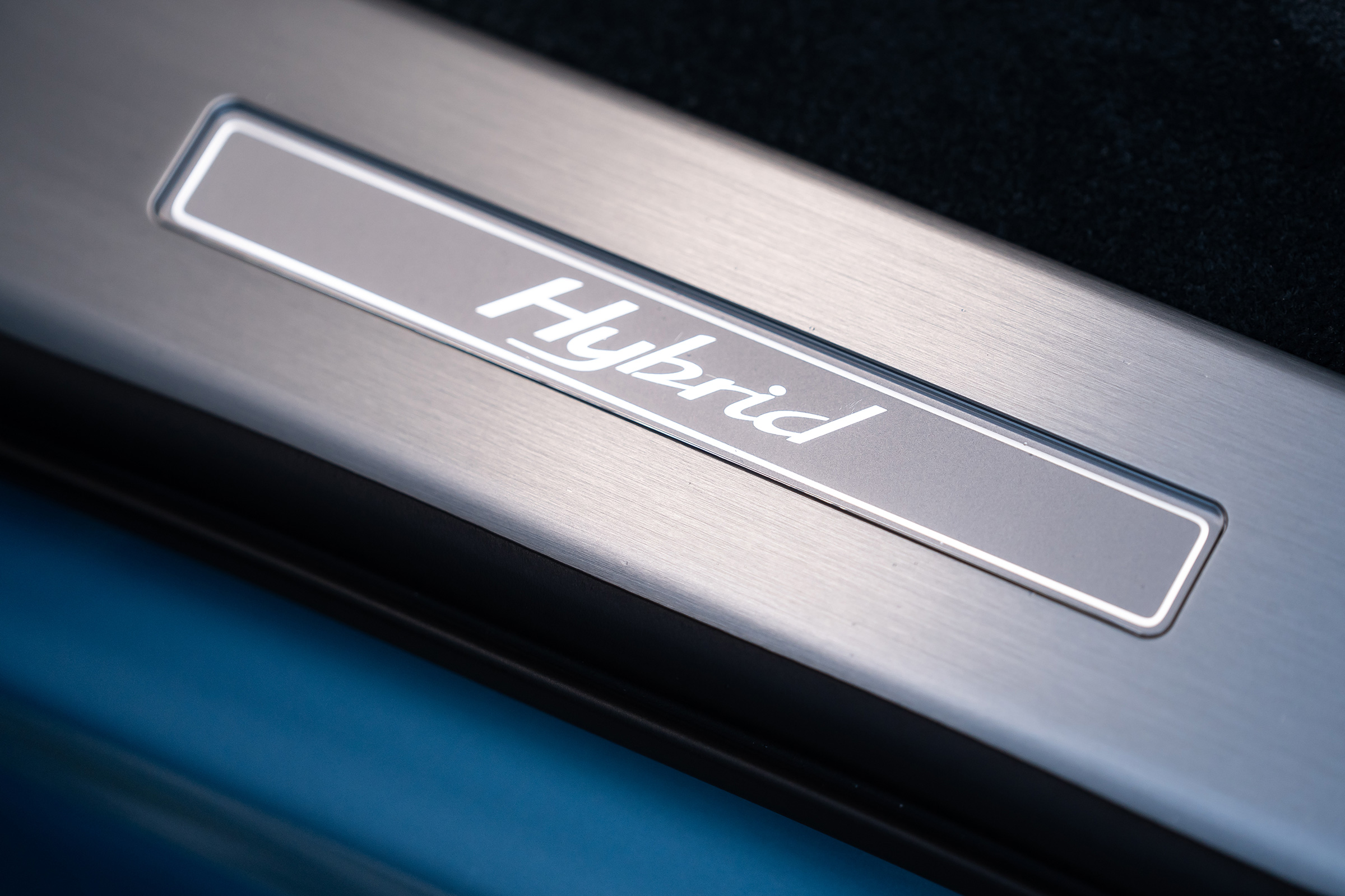 Bentley Bentayga Hybrid - sill