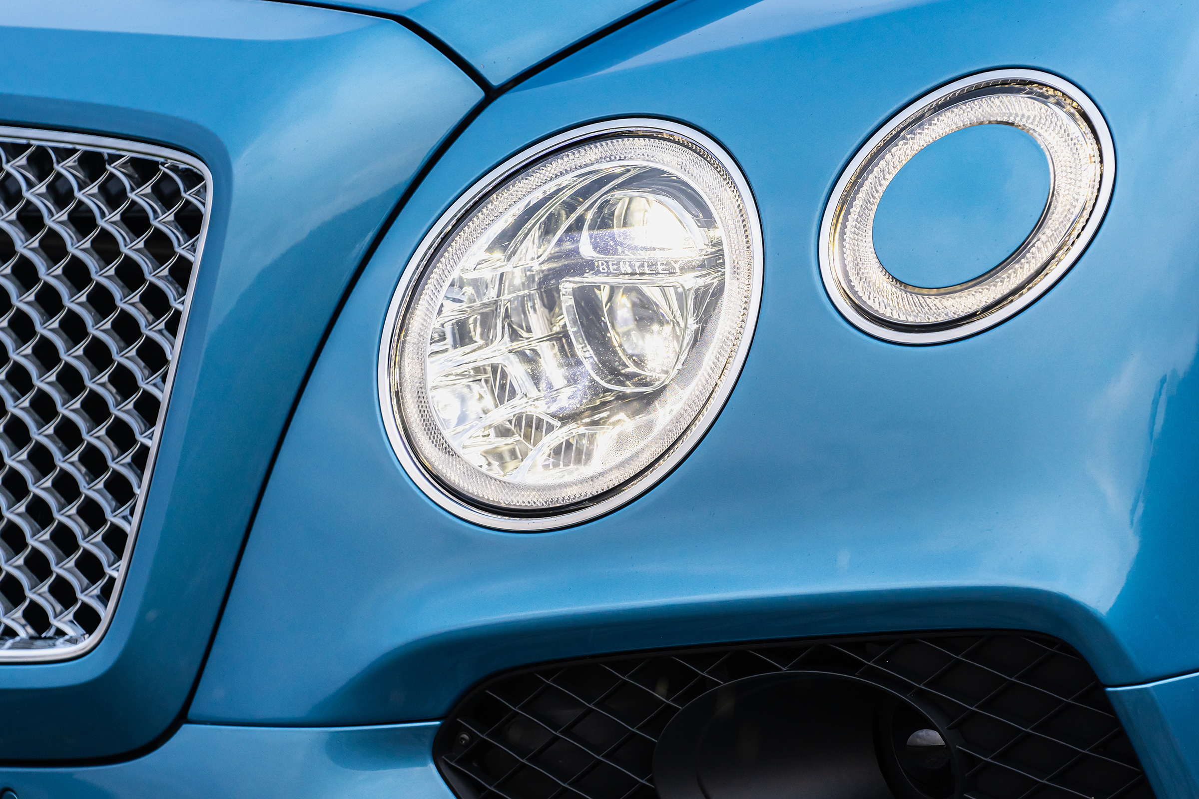 Bentley Bentayga Hybrid - headlights