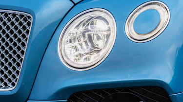Bentley Bentayga Hybrid - headlights