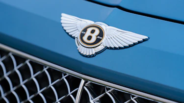 Bentley Bentayga Hybrid - badge