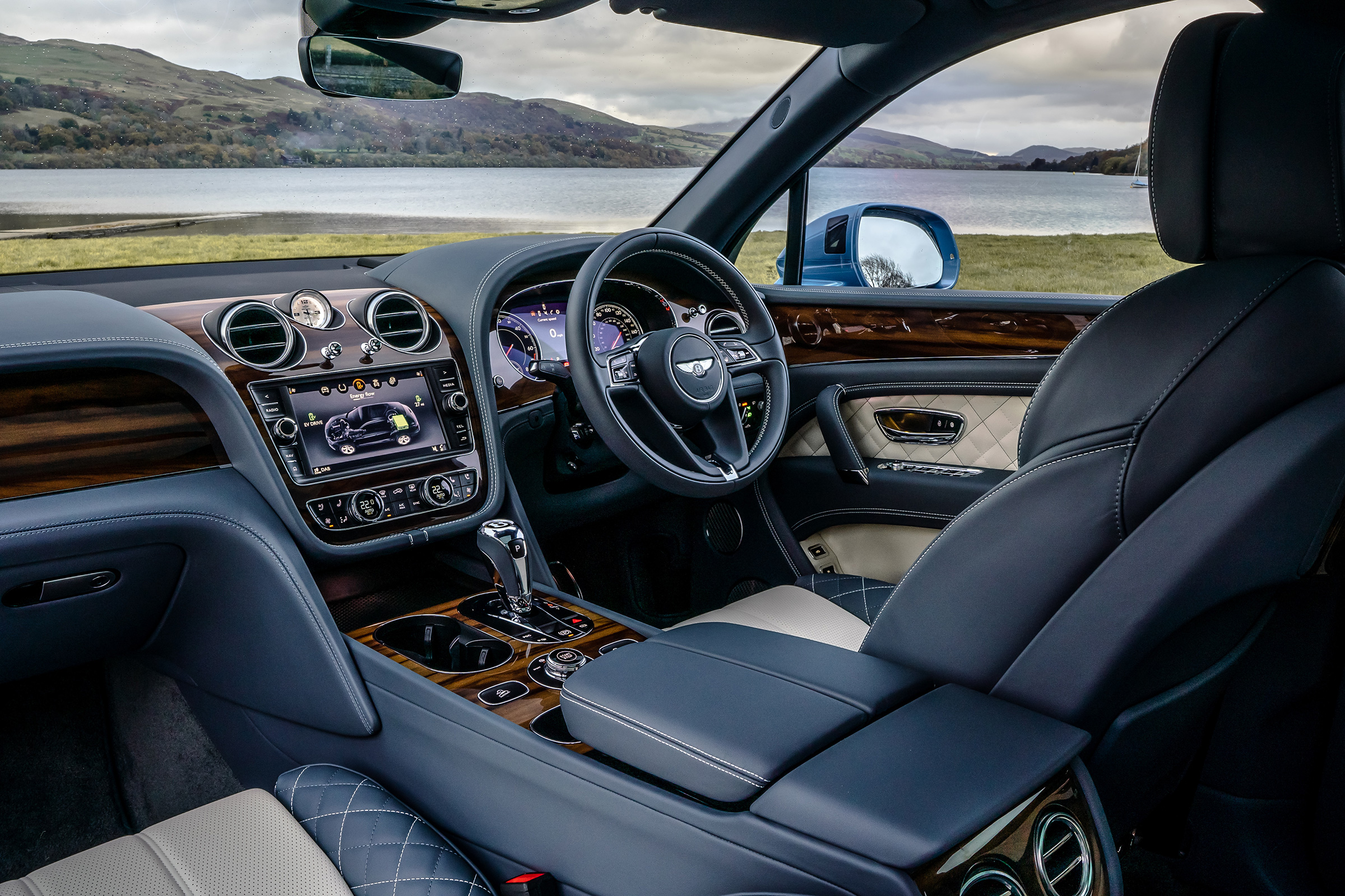 Bentley Bentayga Hybrid - interior