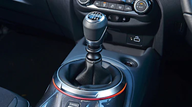 Nissan Juke gear lever